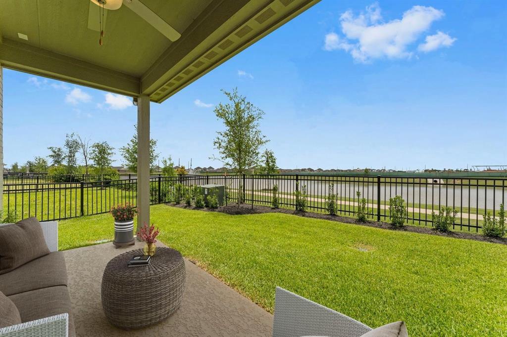 724 Lake Lacosta Dr in Katy, TX - Foto de edificio