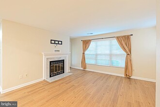 11701 Karbon Hill Ct in Reston, VA - Building Photo - Building Photo