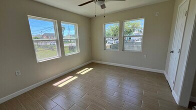 2112 Victory Ave in Galveston, TX - Building Photo - Building Photo