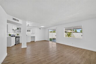 5111 Orinda Ave in Las Vegas, NV - Building Photo - Building Photo