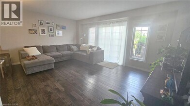 216 Featherstone Crescent in Kitchener, ON - Building Photo - Building Photo