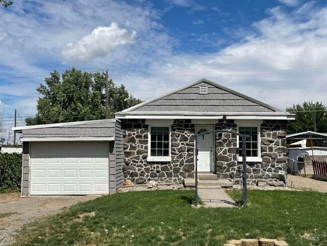 property at 216 7th Ave W