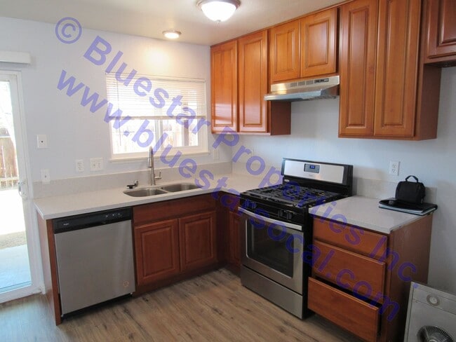 12652 Kiowa Rd in Apple Valley, CA - Building Photo - Building Photo