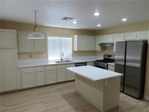 8103 W Rochelle Ave in Las Vegas, NV - Building Photo - Building Photo