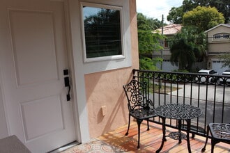 3319 W Granada St, Unit Casa Granada in Tampa, FL - Foto de edificio - Building Photo