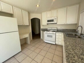 9320 Canalino Dr in Las Vegas, NV - Building Photo - Building Photo