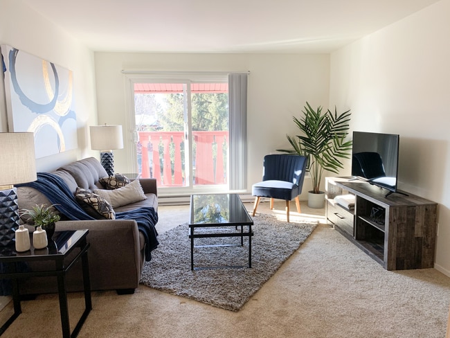 Ridge View Apartments in St. Francis, WI - Building Photo - Building Photo