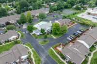 Royal Oaks Condominiums in Louisville, KY - Foto de edificio - Building Photo