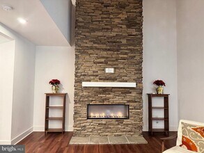8708 Southrun Ct in Lorton, VA - Building Photo - Building Photo