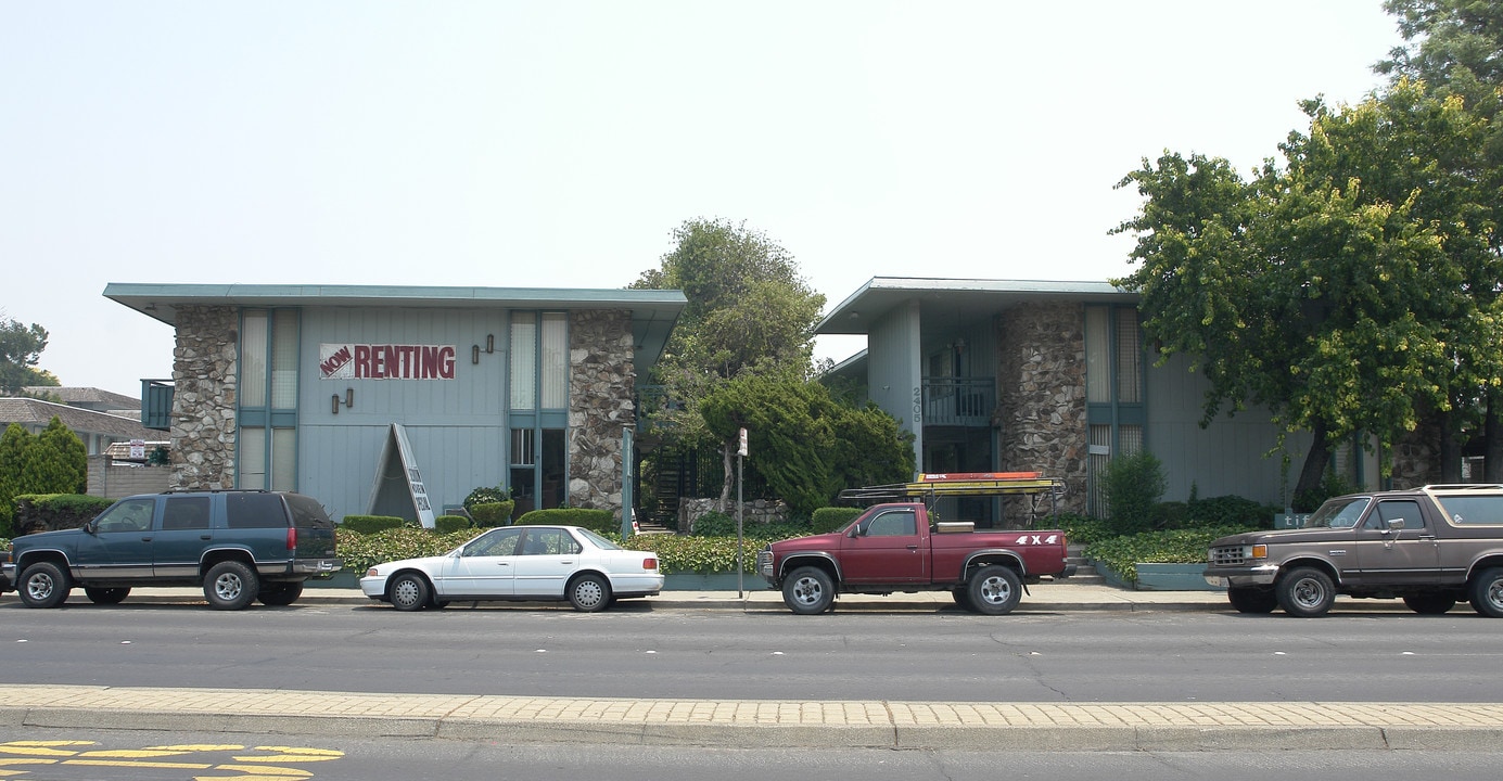 Fontana Apartments in Antioch, CA - Building Photo