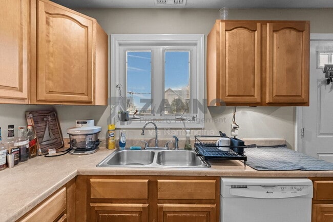 498 Park Ave in Portsmouth, RI - Building Photo - Building Photo