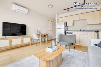 708 6th Ave N-Unit -FL5-ID308 in Seattle, WA - Foto de edificio - Building Photo