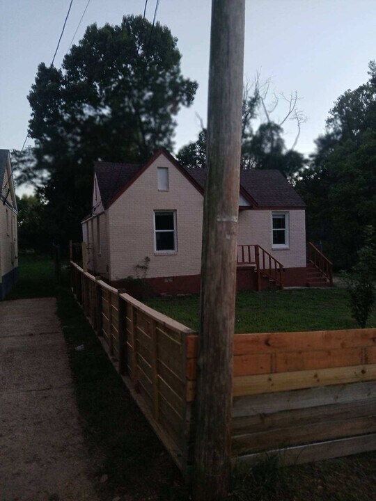 427 Delta Rd in Memphis, TN - Building Photo