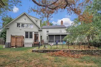 160 Hillspoint Rd in Westport, CT - Building Photo - Building Photo