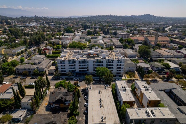 The Kenmore Los Feliz in Los Angeles, CA - Building Photo - Building Photo