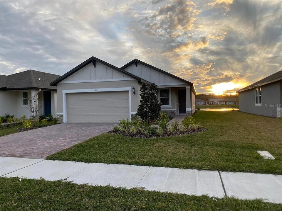 111 Lost Ball Dr in Daytona Beach, FL - Building Photo