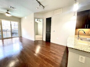 2525 McCue Rd in Houston, TX - Building Photo - Building Photo