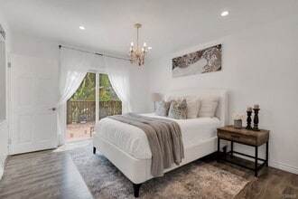 19419 Oxnard St in Los Angeles, CA - Building Photo - Building Photo