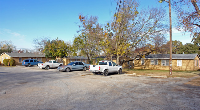 Parkview Village in Fort Worth, TX - Building Photo - Building Photo