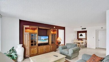 531 N Ocean Blvd in Pompano Beach, FL - Building Photo - Building Photo