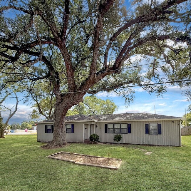 property at 819 W Kyle Rd