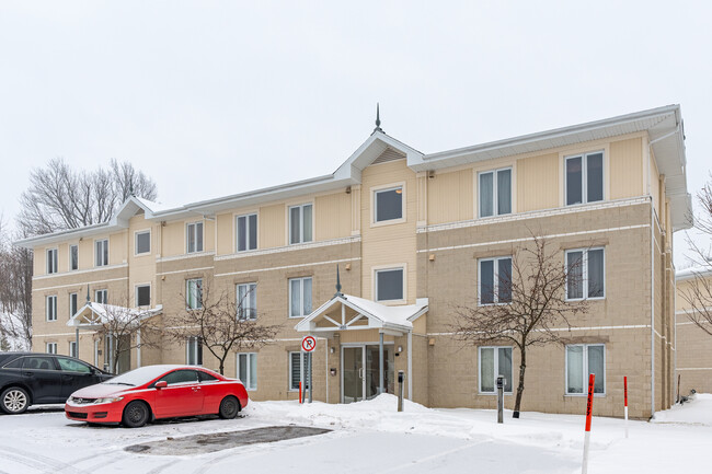 457 De Saint-Romuald St in Lévis, QC - Building Photo - Building Photo