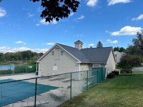 12 Boulevard Dr in Danbury, CT - Building Photo - Building Photo