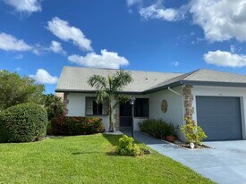 125 Moccasin Trail S in Jupiter, FL - Building Photo