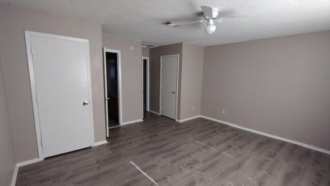 4015 Apache Cir in Granbury, TX - Building Photo - Building Photo