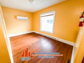 36 Maple Ave, Unit 2 in Barre, VT - Building Photo