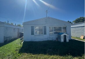 1502 Hirzel St in Toledo, OH - Building Photo