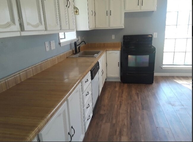 83 Estelle Cir in Montgomery, TX - Building Photo - Building Photo