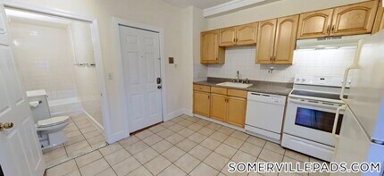 38 Bond St, Unit 3R in Somerville, MA - Foto de edificio - Building Photo