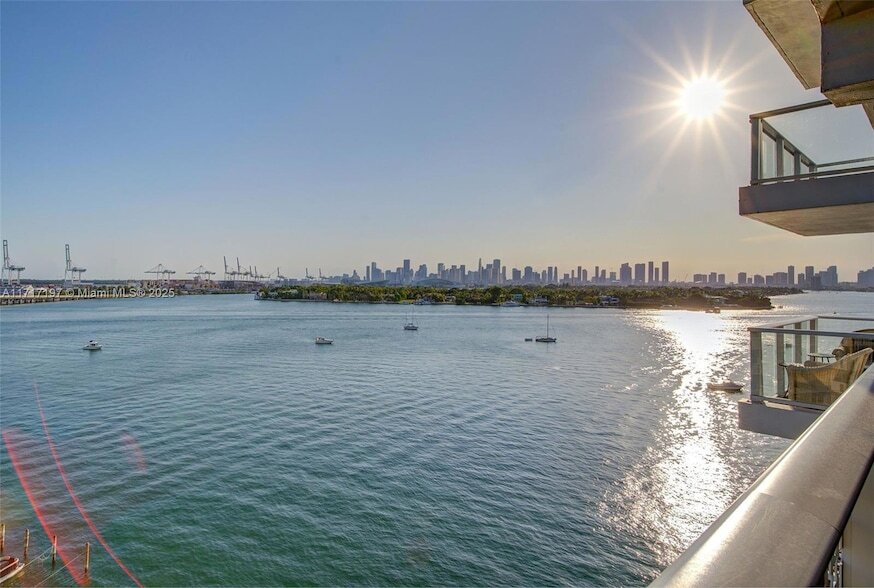 910 West Ave, Unit 1011 in Miami Beach, FL - Foto de edificio