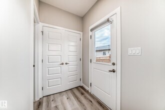 6536 Chappelle Vis S W in Edmonton, AB - Building Photo - Building Photo