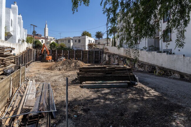 1664-1666 1/2 Malcolm Ave in Los Angeles, CA - Foto de edificio - Building Photo