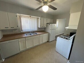 59 W Harwood Ave in Madison Heights, MI - Building Photo - Building Photo