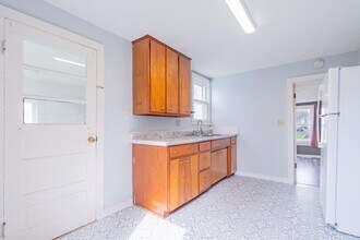 721 E Cemetery Ave in Chenoa, IL - Foto de edificio - Building Photo