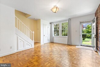 1200 S Barton St in Arlington, VA - Building Photo - Building Photo