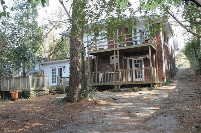 1820 Monroe Dr NE in Atlanta, GA - Foto de edificio - Building Photo