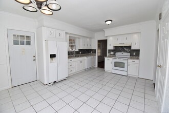 1197 Prospect Rd in Cheshire, CT - Building Photo - Building Photo