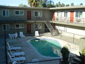 Creekside Villas in Escondido, CA - Foto de edificio - Building Photo