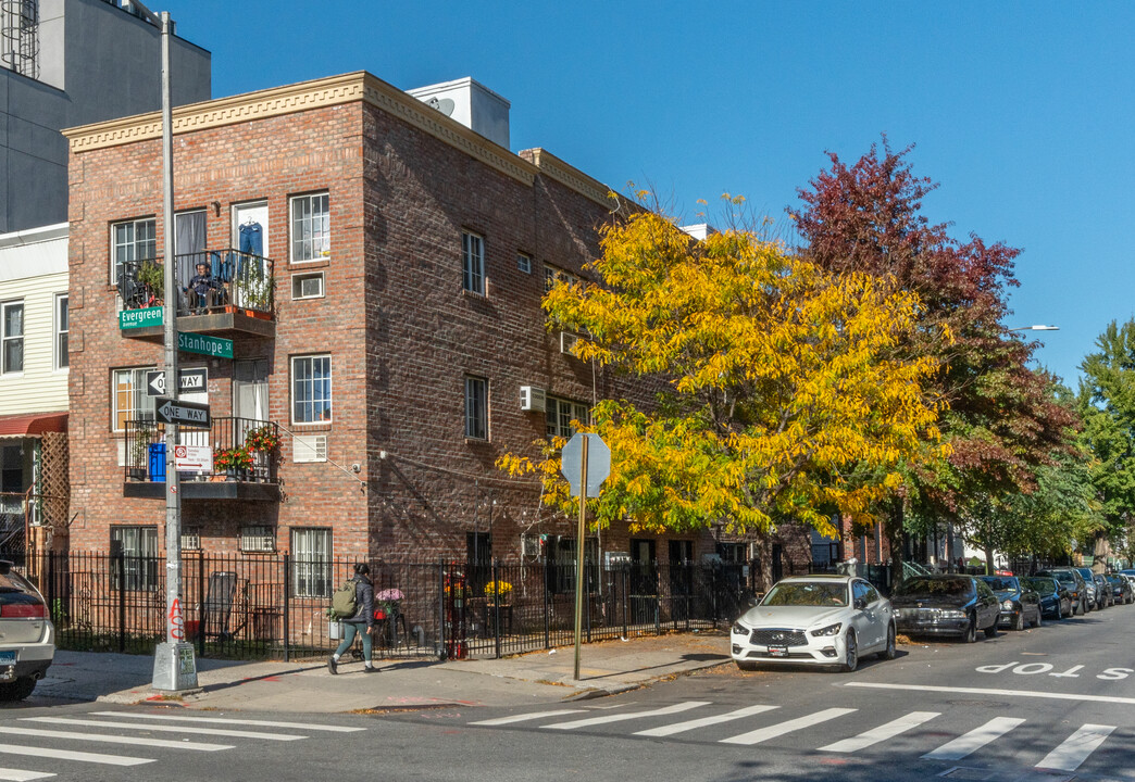 273 Evergreen Ave in Brooklyn, NY - Foto de edificio