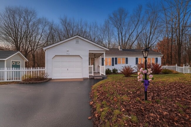 8998 Lakeview Dr in Rome, NY - Building Photo - Building Photo