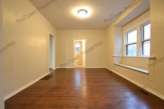 724 E Washington St in Joliet, IL - Building Photo - Building Photo