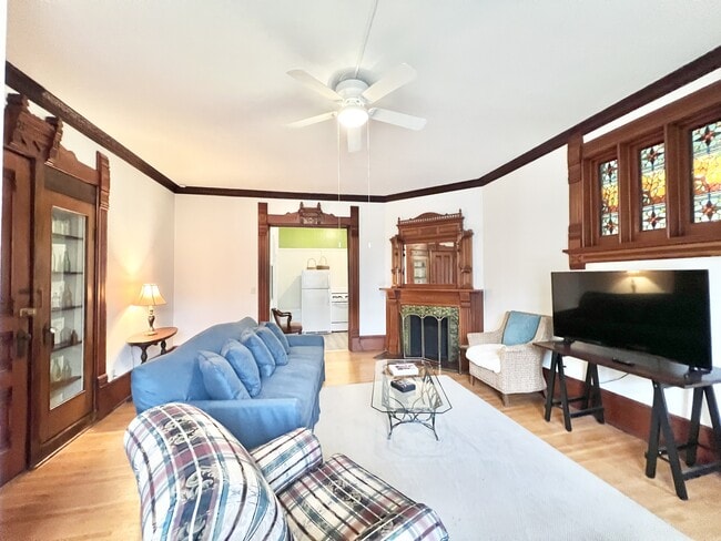 420 N Jackson St in Janesville, WI - Foto de edificio - Building Photo