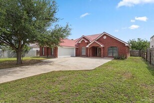 18 Santa Lucia Dr in Donna, TX - Building Photo
