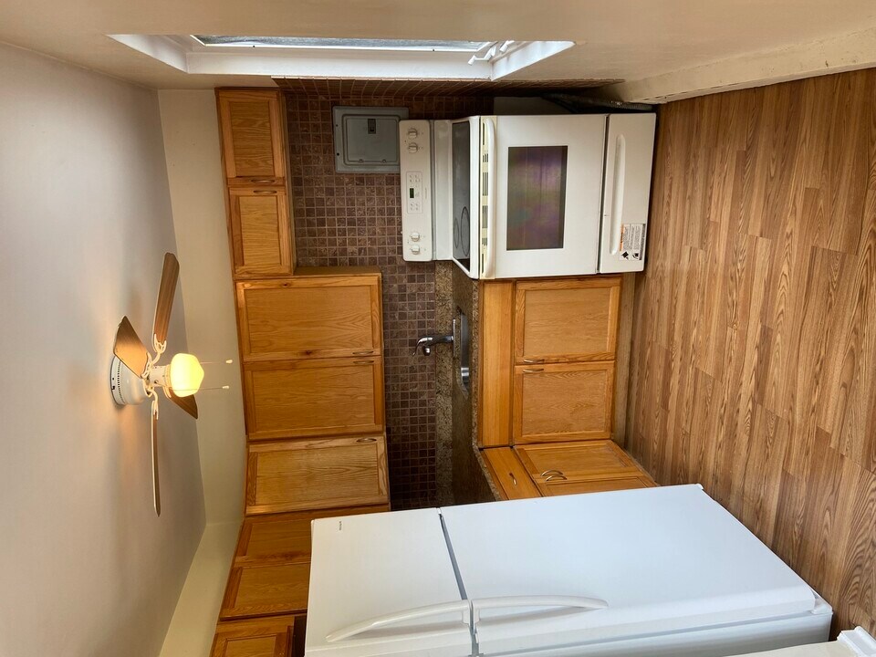 708 W Bittersweet Pl in Chicago, IL - Building Photo