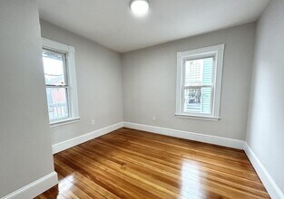 21 Sudan St, Unit 2 in Boston, MA - Foto de edificio - Building Photo
