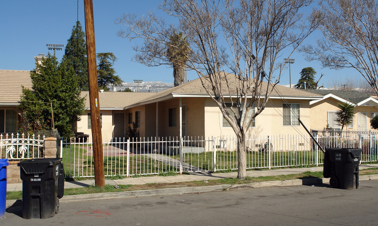 672 W 16th St in San Bernardino, CA - Building Photo